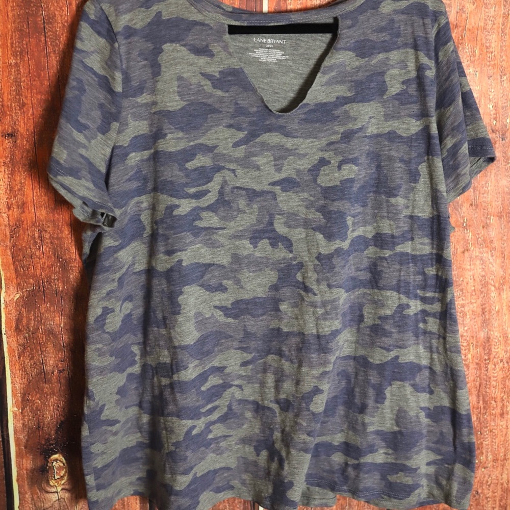 Keyhole short sleeve top.